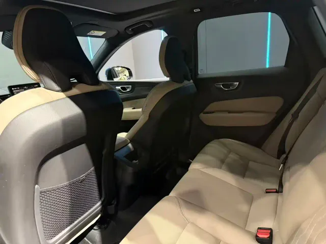 Volvo XC60 — Фото автомобиля 10