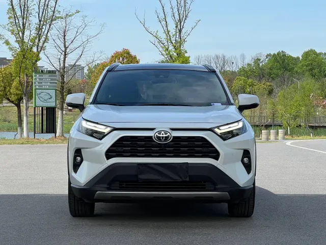 Toyota RAV4 — Фото автомобиля 2