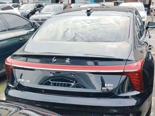 Hongqi H5 — Фото автомобиля 10