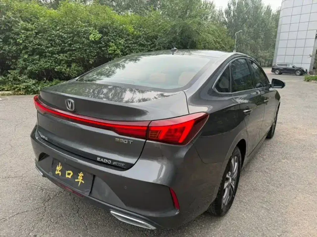 Changan Eado — Фото автомобиля 4