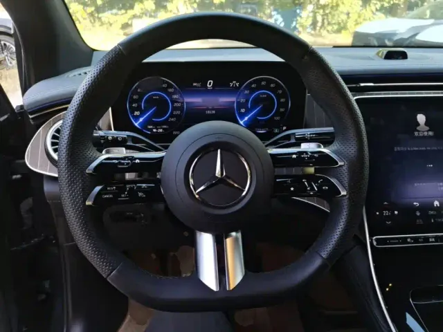Mercedes-Benz EQE SUV — Фото автомобиля 10
