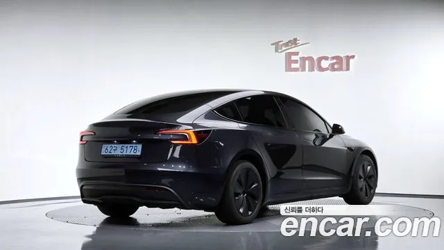 Tesla Model 3 — Фото автомобиля 2