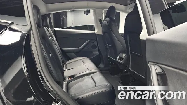 Tesla Model Y — Фото автомобиля 10