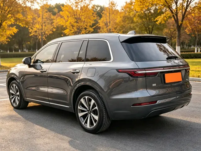 Li Auto ONE — Фото автомобиля 4