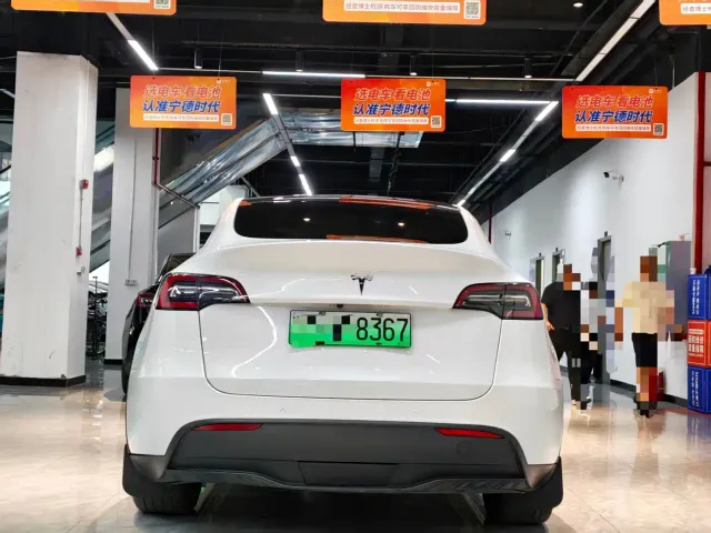 Tesla Model Y — Фото автомобиля 8