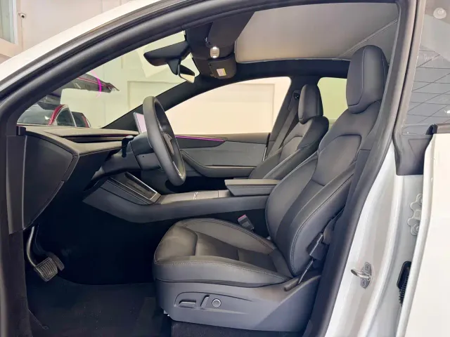 Tesla Model Y — Фото автомобиля 13