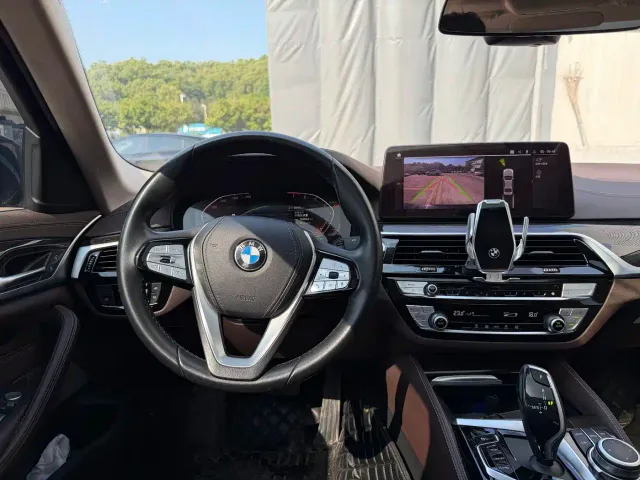 BMW 5 Series — Фото автомобиля 9