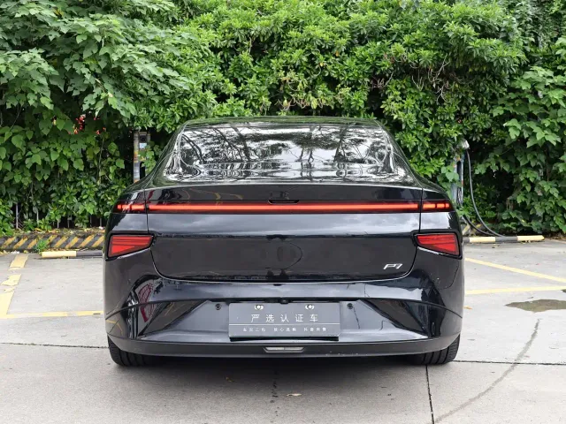 Xpeng P7 — Фото автомобиля 8