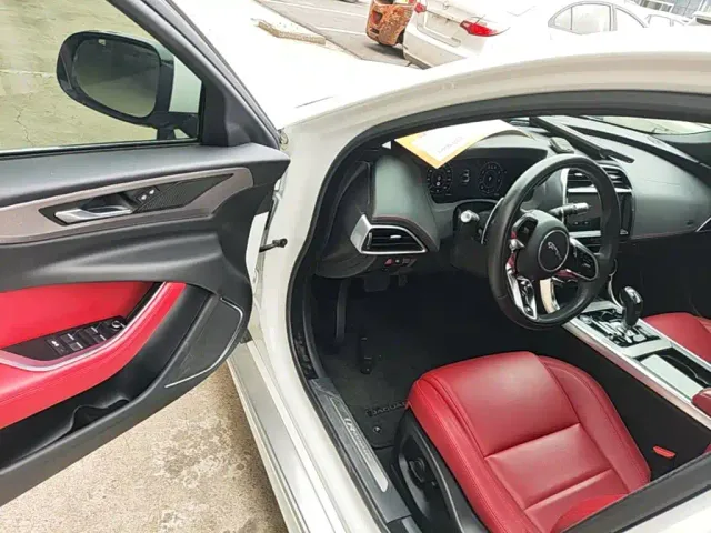 Jaguar XEL — Фото автомобиля 15