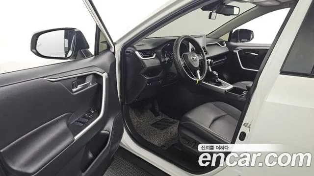 Toyota RAV4 — Фото автомобиля 10