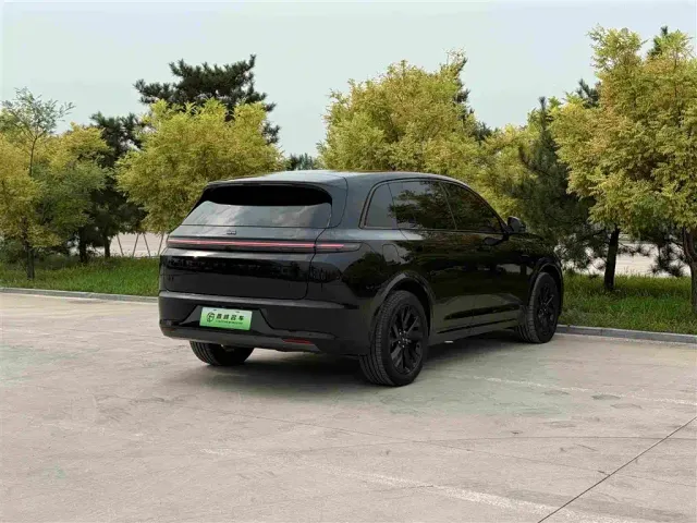 Li Auto L7 — Фото автомобиля 25