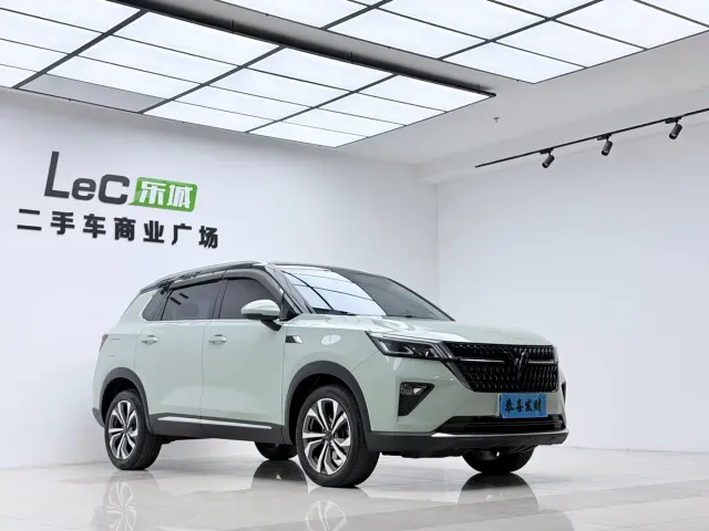 Wuling Asta — Фото автомобиля 3