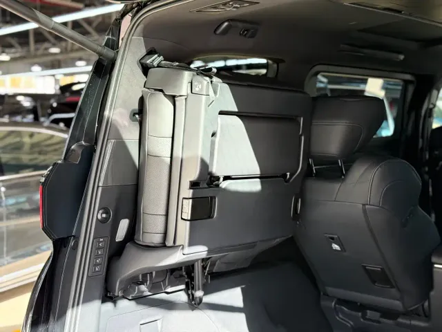 Toyota Alphard — Фото автомобиля 25