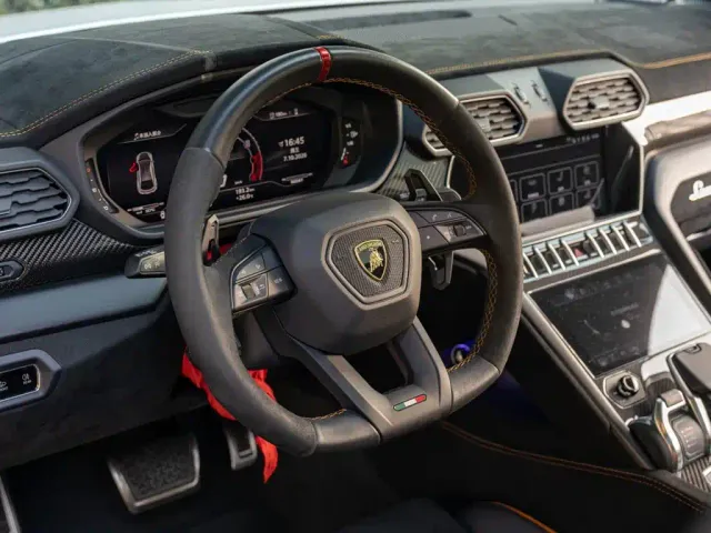 Lamborghini Urus — Фото автомобиля 9