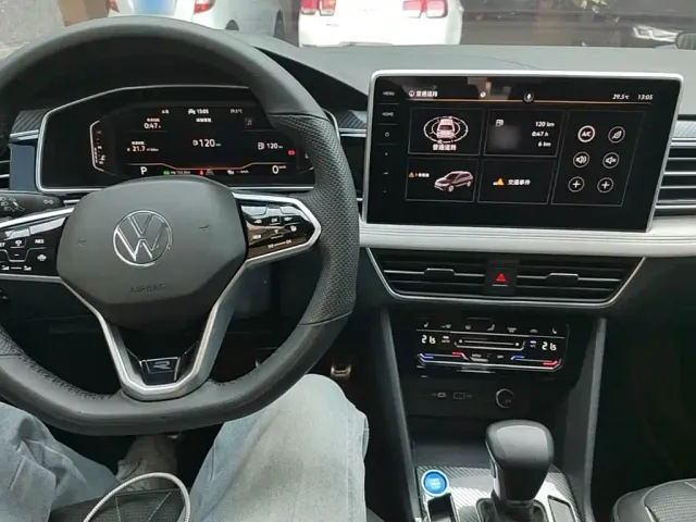Volkswagen Tiguan L — Фото автомобиля 9
