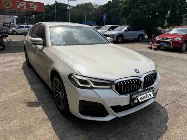 BMW 5 Series — Фото автомобиля 3