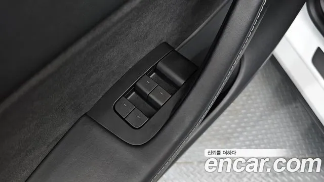 Tesla Model Y — Фото автомобиля 19