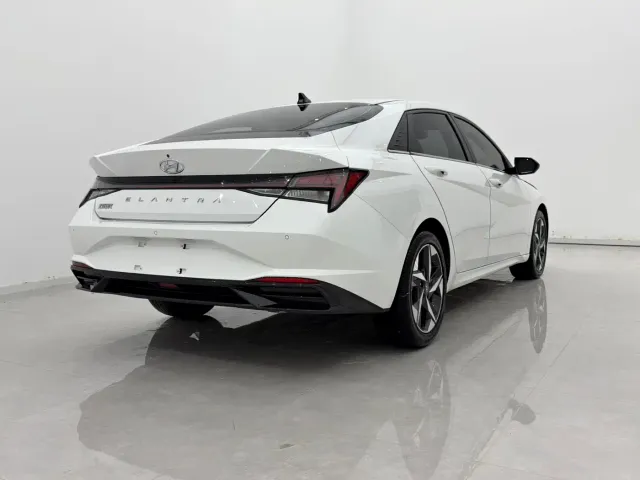 Hyundai Elantra — Фото автомобиля 6