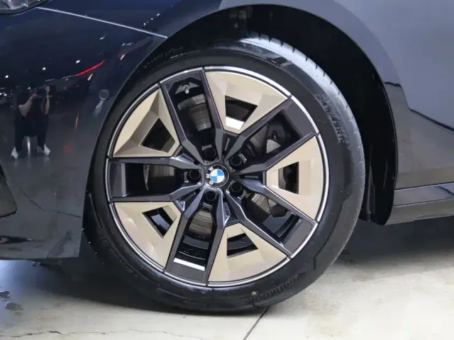 BMW 5 Series — Фото автомобиля 27