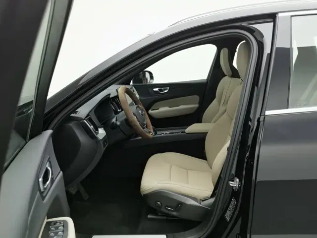 Volvo XC60 — Фото автомобиля 10