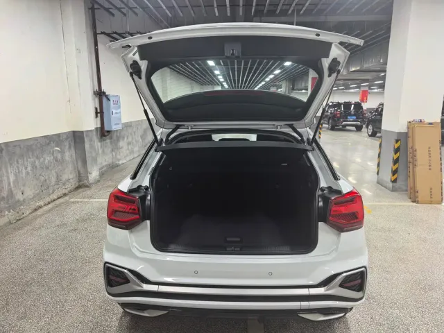 Audi Q2L — Фото автомобиля 10