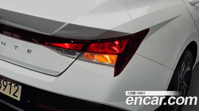 Hyundai Avante CN7 — Фото автомобиля 8