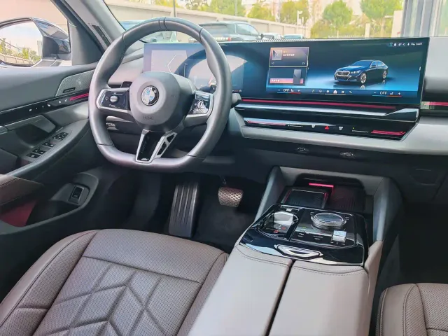 BMW 5 Series — Фото автомобиля 18