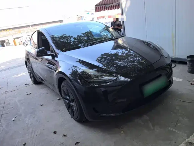 Tesla Model Y — Фото автомобиля 3