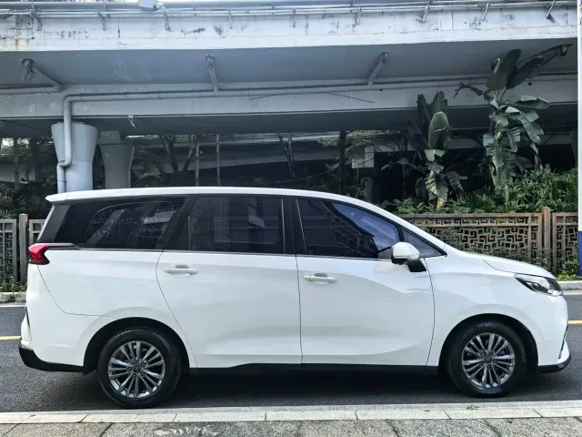 Maxus EUNIQ 5 — Фото автомобиля 12