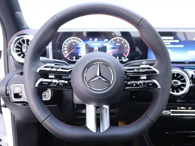 Mercedes-Benz A-Class — Фото автомобиля 16