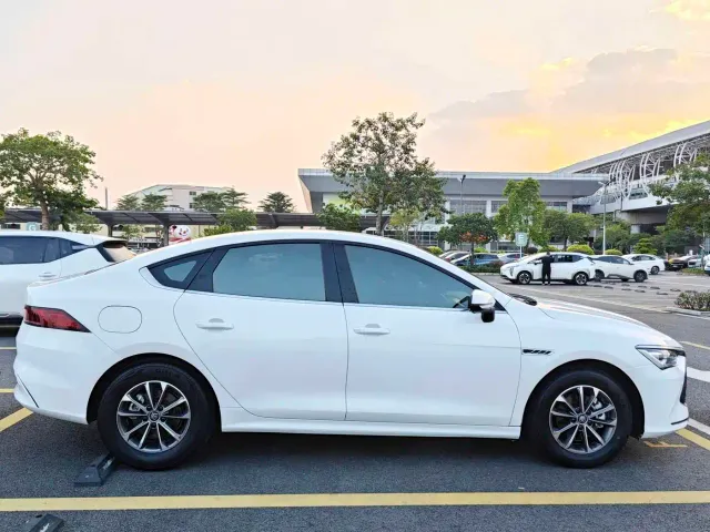 BYD Qin PLUS — Фото автомобиля 5
