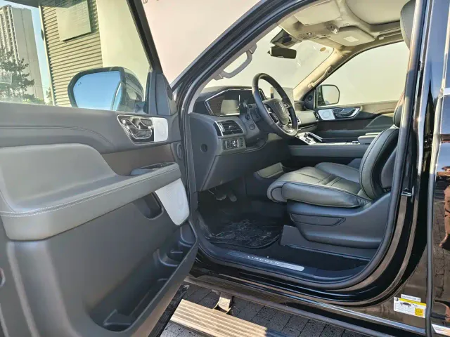 Lincoln Navigator — Фото автомобиля 7