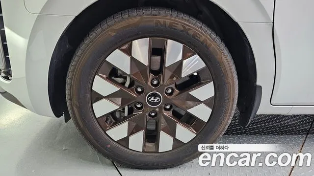 Hyundai Staria Staria 4WD Lounge 7 мест — Фото автомобиля 5