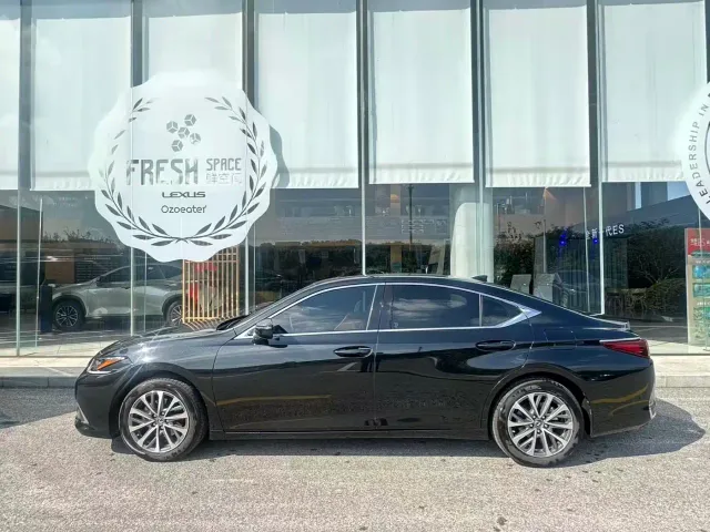 Lexus ES — Фото автомобиля 3