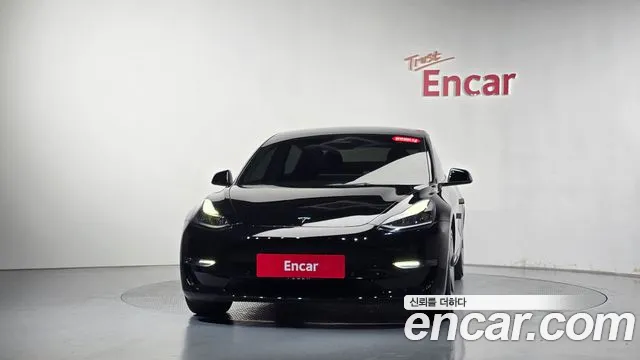 Tesla Model 3 — Фото автомобиля 3