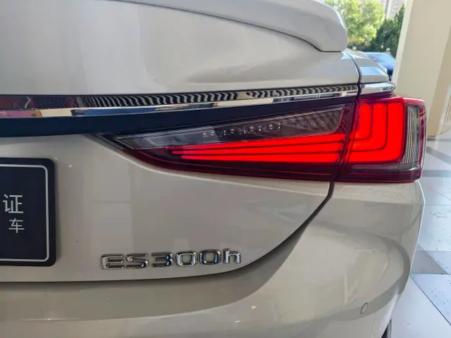Lexus ES — Фото автомобиля 22