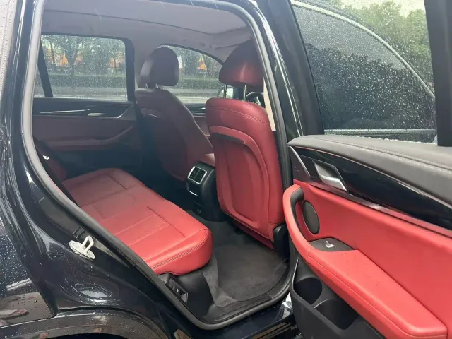 BMW iX3 — Фото автомобиля 5