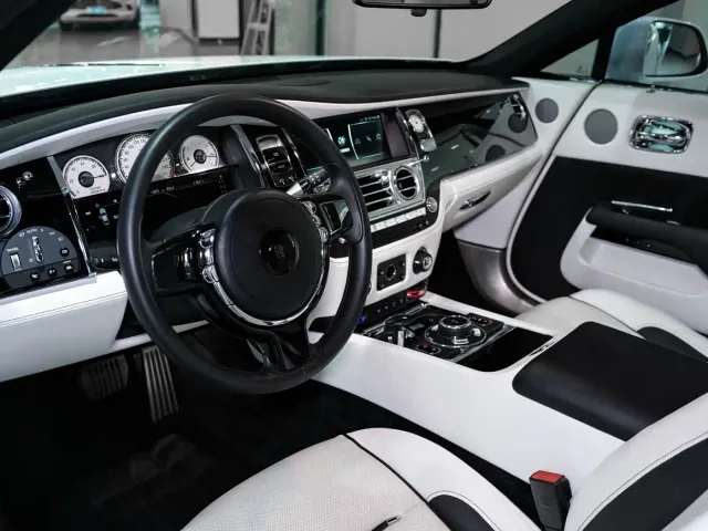 Rolls-Royce Wraith — Фото автомобиля 8