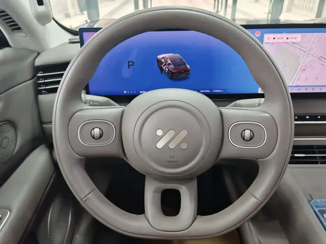 IM Motors LS6 — Фото автомобиля 10