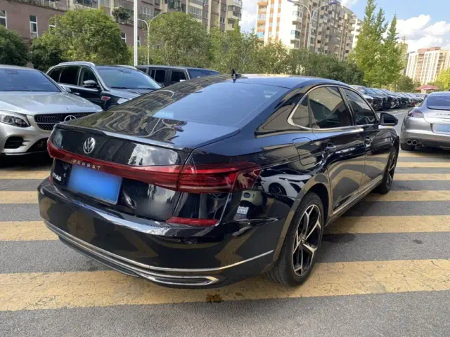 Volkswagen Passat — Фото автомобиля 7