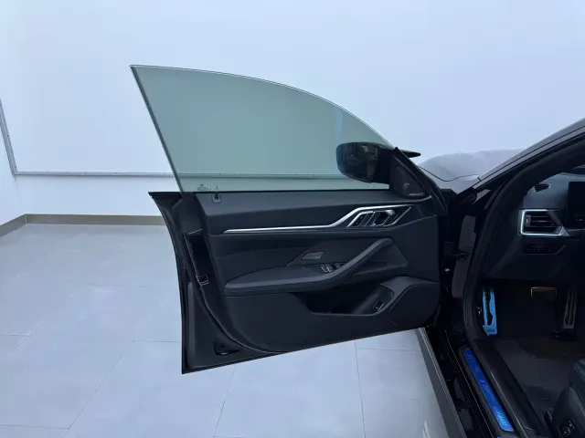 BMW i4 — Фото автомобиля 8
