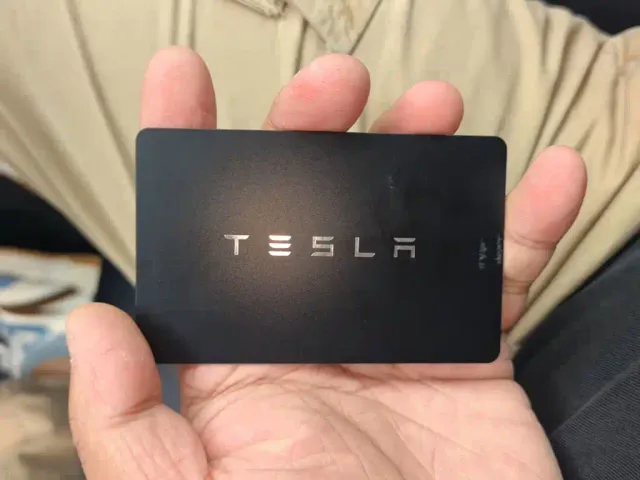 Tesla Model Y — Фото автомобиля 8