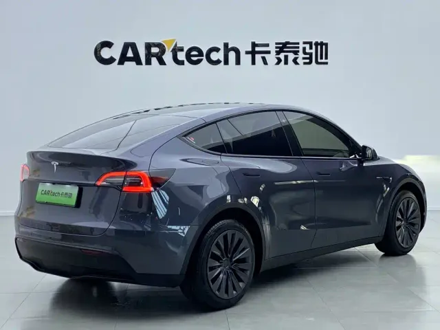 Tesla Model Y — Фото автомобиля 4