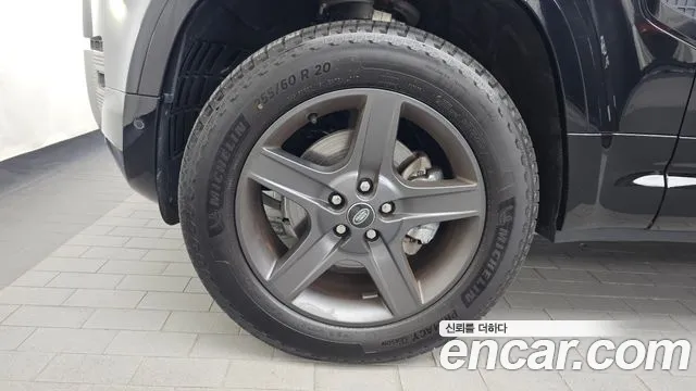 Land Rover Defender Defender (L663) 110 P300 X-Dynamic SE — Фото автомобиля 4