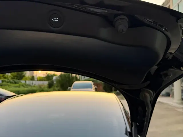 Tesla Model 3 — Фото автомобиля 10