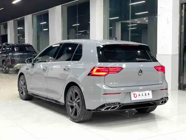 Volkswagen Golf — Фото автомобиля 6
