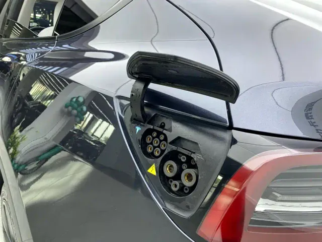 Tesla Model Y — Фото автомобиля 6