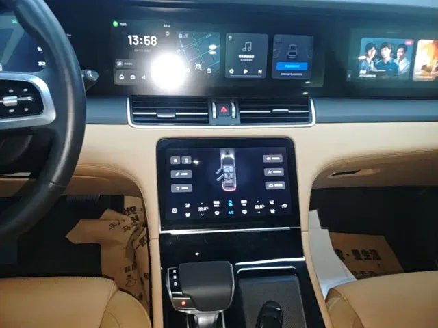 Li Auto ONE — Фото автомобиля 12