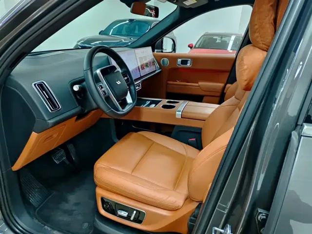 Li Auto L8 — Фото автомобиля 7