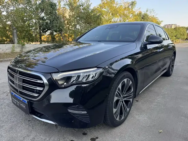 Фотография автомобиля — Mercedes-Benz E-Class